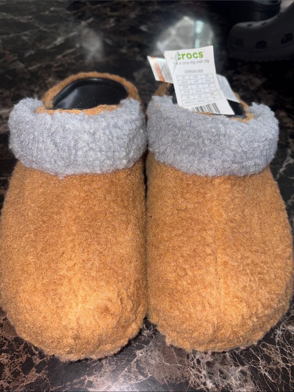 CROCS Women size 7 Fuzzy Lined Clog - Brown with Gray Cuff